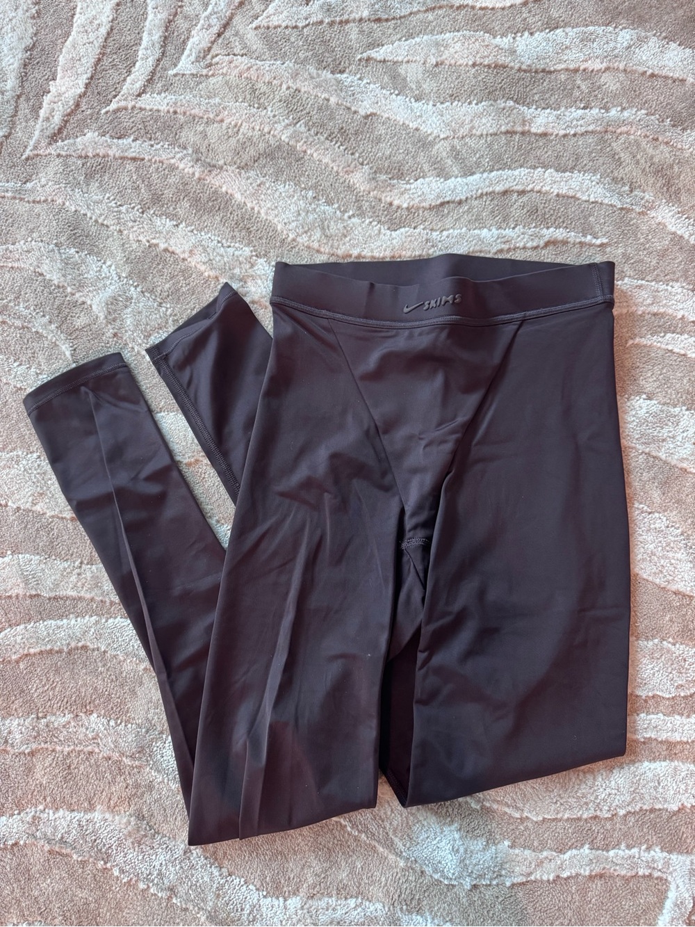 Nike Skims v line shine leggings